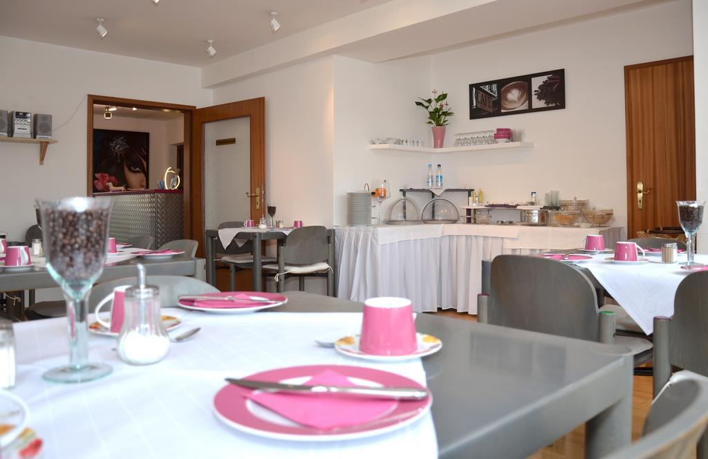Hotel Zum Brunnen Friedberg  Buitenkant foto